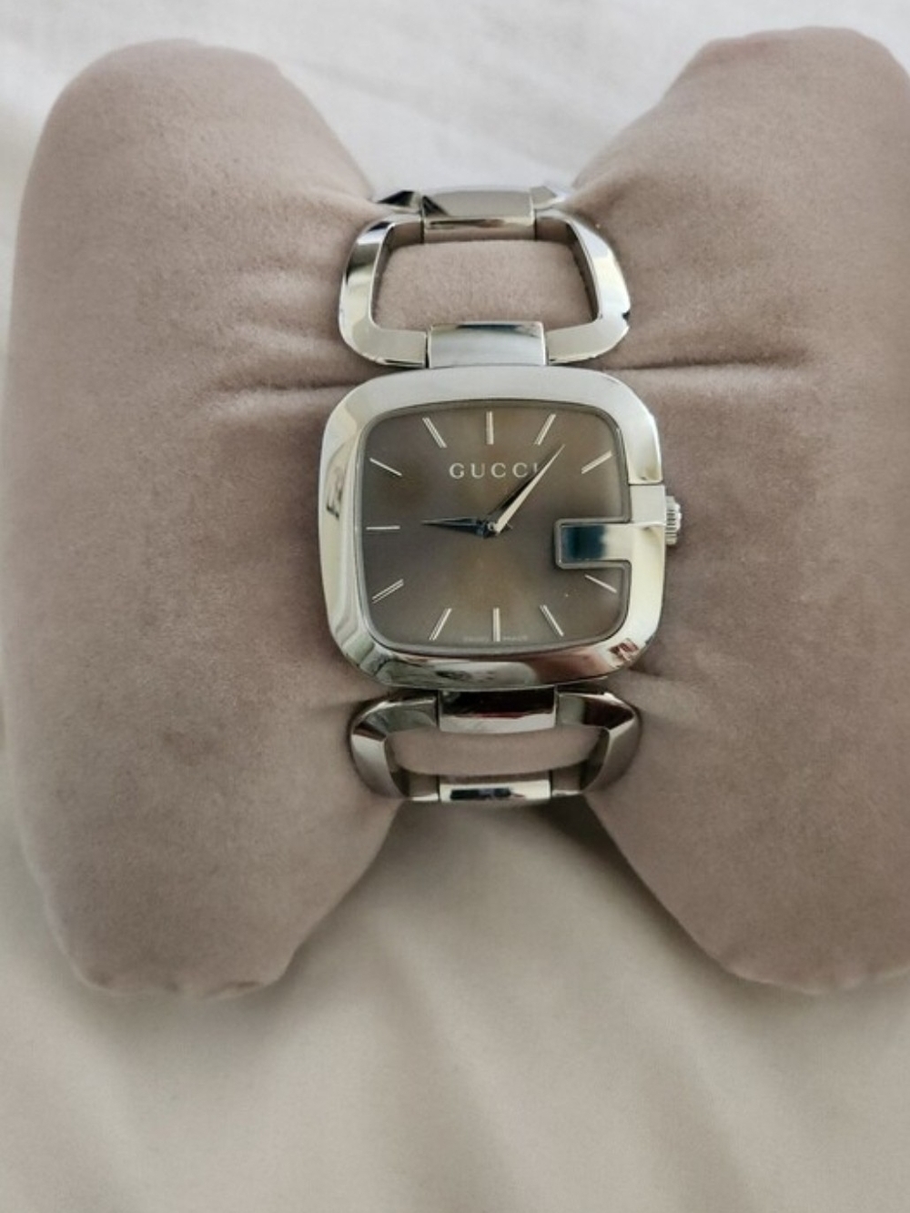 Gucci Women's Silver Link Bracelet Watch - Silver Dial